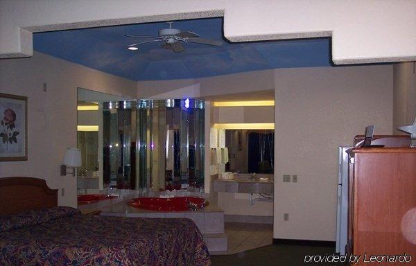 Regency Inn And Suites Humble Room photo