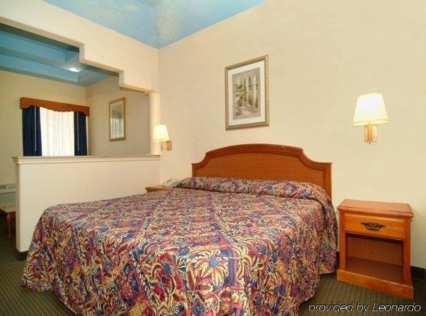 Regency Inn And Suites Humble Room photo